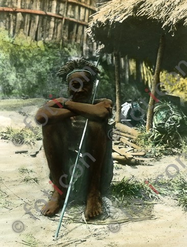 Bewaffneter Afrikaner | Armed African - Foto foticon-simon-192-040.jpg | foticon.de - Bilddatenbank für Motive aus Geschichte und Kultur